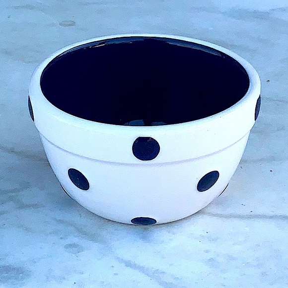 GRACE’S TEAWARE PANTRY BOWL NEW NAVY DOTS 4 INCH BY 2 1/2 INCH FINE CERAMIC - Picture 3 of 5